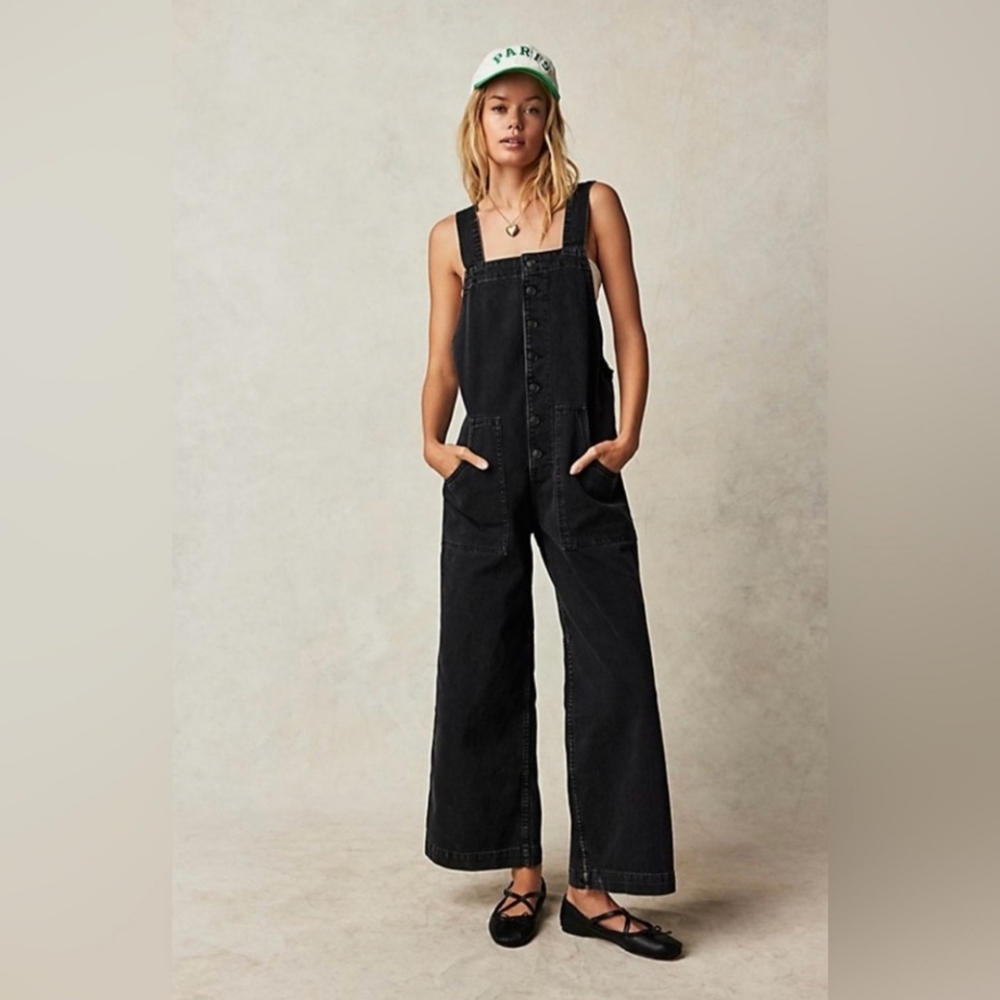 We The Free sz S Black Field of Flowers button front tie wide-leg overalls nwot